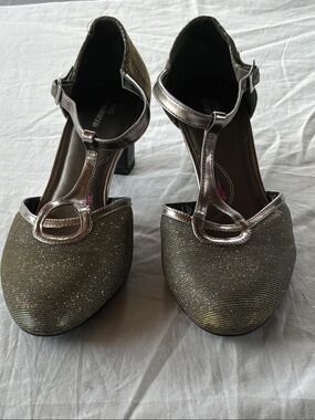Ross Hommerson Heidi T-strap pumps silver glitter evening heels. 9WW extra wide